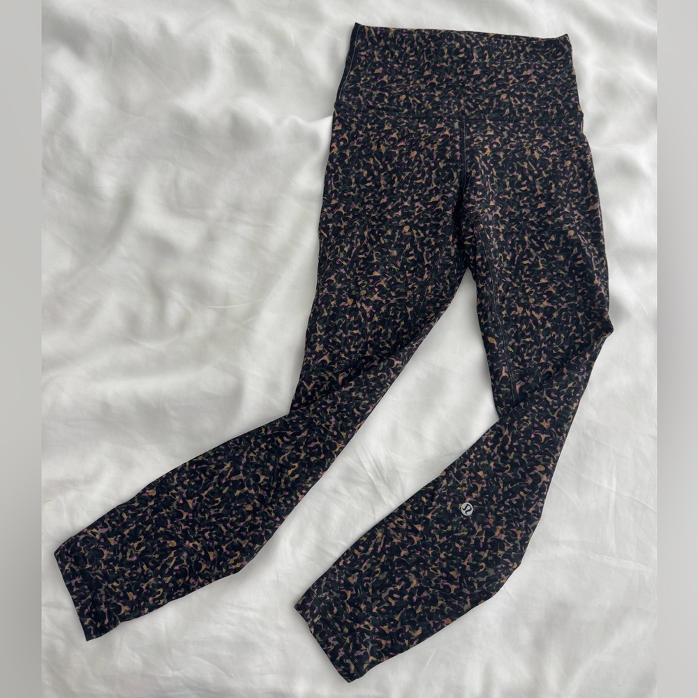 Lululemon wunder train high rise tight 25” in fluctuate micro pink multi